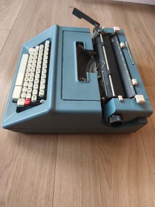 Máquina de escribir Olivetti Studio 46