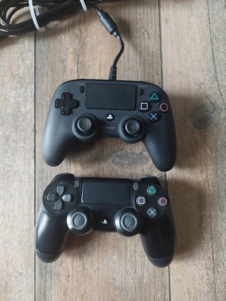 PS4 Fat 500GB Bundle + 3 Giochi + 2 Pad