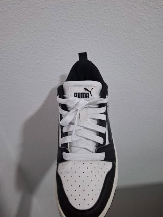 Zapatilla Puma Negra y Blanca