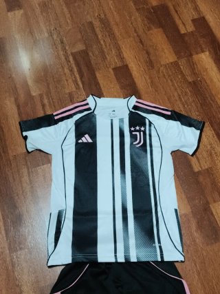 Camiseta y pantalón Juventus Talla XS/24