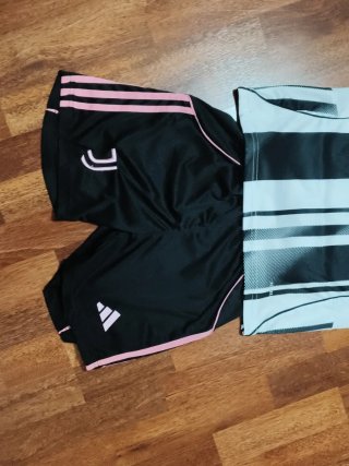 Camiseta y pantalón Juventus Talla XS/24
