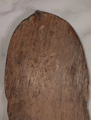 Máscara de madera antigua tallada