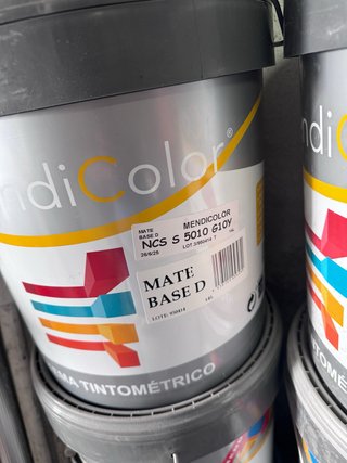 Cubo de pintura verde