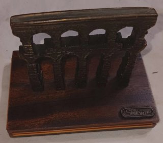 Figura Antigua Acueducto Bronce