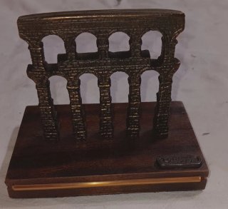 Figura Antigua Acueducto Bronce