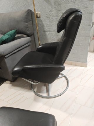 Sillón reclinable con reposapiés