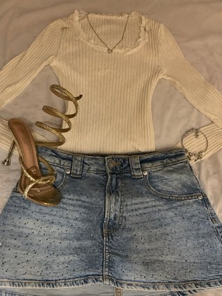 Falda vaquera mini Stradivarius con pedrería