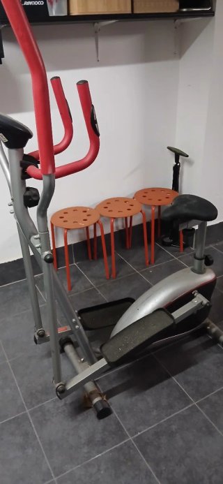 Bicicleta Elíptica Gris y Roja Runfit