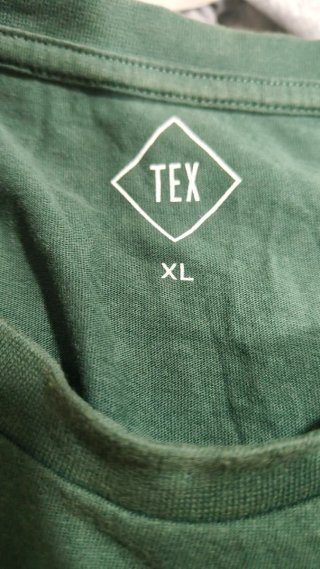 Vaqueros, camisetas cortas