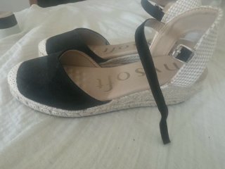 Sandalias cuña negras y beige