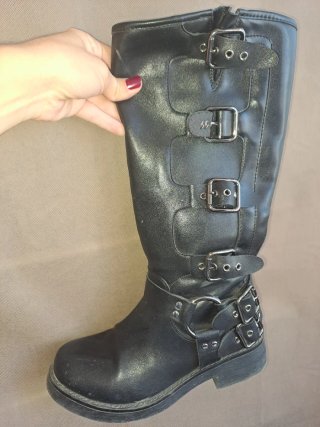 Botas altas negras con hebillas