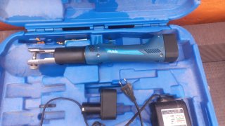 Prensa multicapa Uponor para reparar  gotea aceite