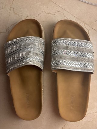 Sandalias Virucci Talla 39 Beige y Plateadas