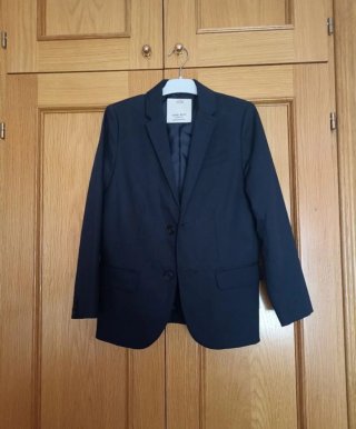 Traje de chaqueta Zara y corbata Tizas niño