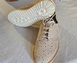 Zapatos planos beige con cordones