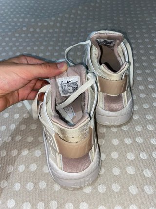 Nike Air Huarache Plata y Blanco