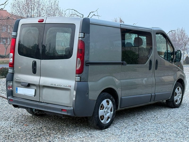 Opel Vivaro 2010, foto 14