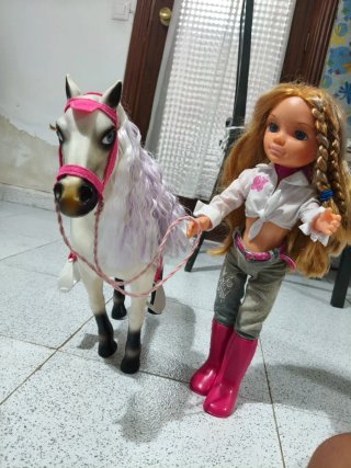 Muñeca Nancy con caballo