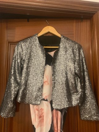 Chaqueta lentejuelas plata usada 1 vez