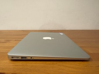 MacBook Air 11” Early 2014 i7 8GB SSD 1TB