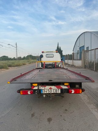 3500 kg Grua Portacoches Nissan Cabstar