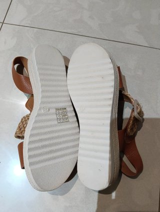 Sandalias de piel y  cuña mujer beige y marrón