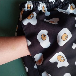 Pantalón estampado huevos fritos talla L