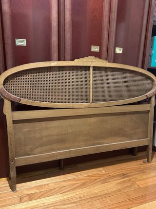Cabecero de madera y ratán ovalado