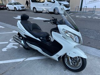 Suzuki Burgman 400 Maxi Scooter Blanca