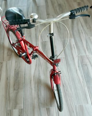 Bicicleta plegable Yogoice roja.