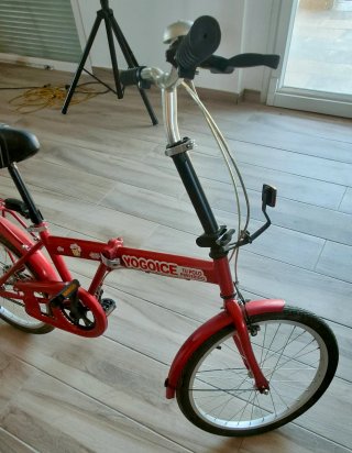 Bicicleta plegable Yogoice roja.