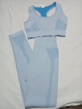 Conjunto deportivo azul
