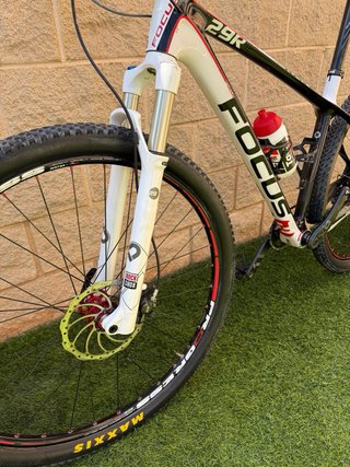 BICICLETA FOCUS CARBON 29” MUY LIGERA PERFECTA