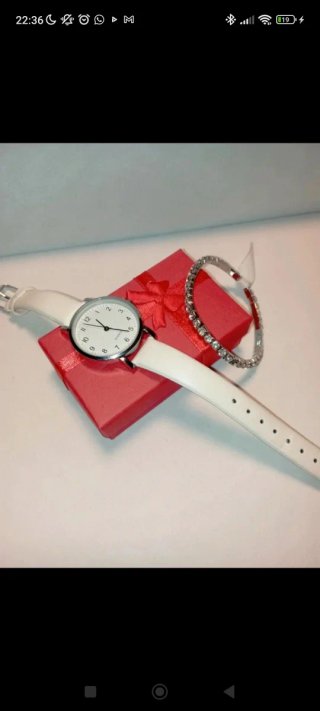 Reloj de pulsera y pulsera de diamantes