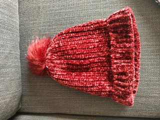 Gorro de lana rojo con pompón