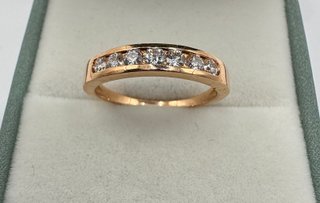 Anillo de oro rosa 18 kt con diamantes