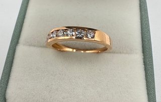 Anillo de oro rosa 18 kt con diamantes