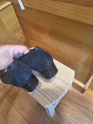 Scarpe Tello in camoscio nero con dettaglio in pelle scamosciata