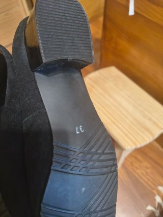 Scarpe Tello in camoscio nero con dettaglio in pelle scamosciata