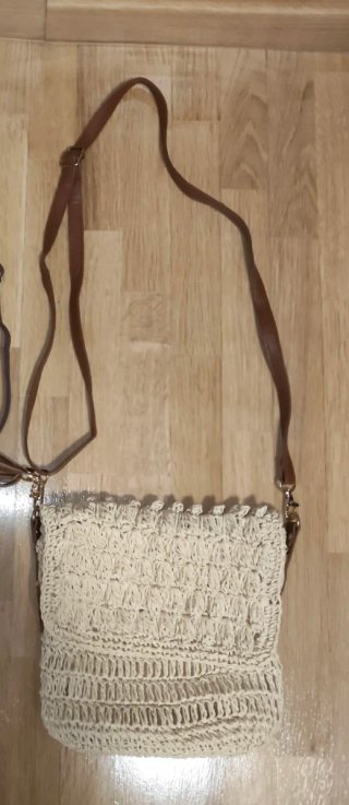 Bolso de Hombro de Paja Trenzada Beige con Flecos