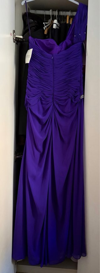 Vestido largo morado elegante