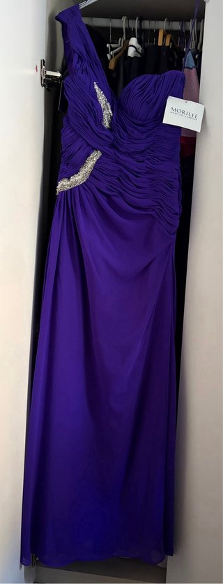Vestido largo morado elegante