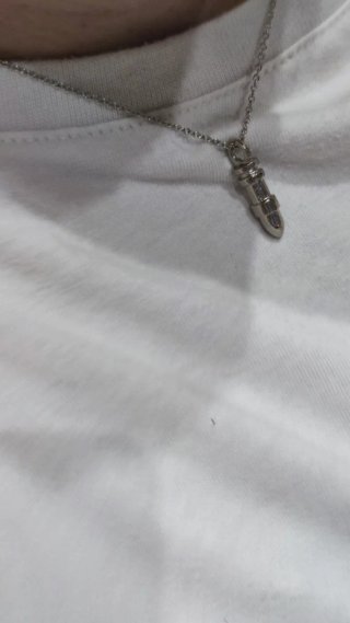 Collana con ciondolo proiettile