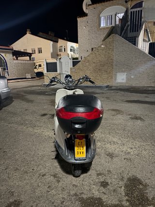 Scooter 49cc Negra y Plateada