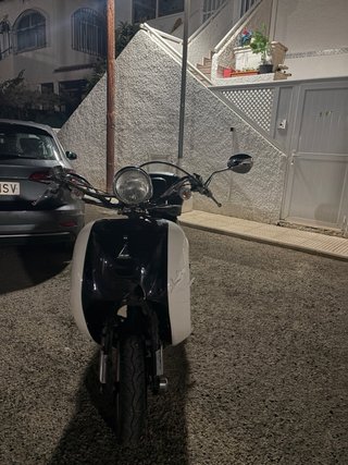 Scooter 49cc Negra y Plateada