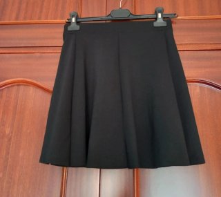 Falda de vuelo negra
