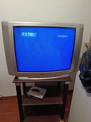 Televisor Samsung 28 con TDT y mesa
