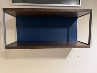 Estantería de colgar en madera y metal