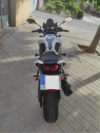 Yamaha FZ8N Naked Blanca y Negra