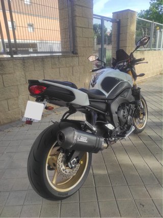 Yamaha FZ8N Naked Blanca y Negra